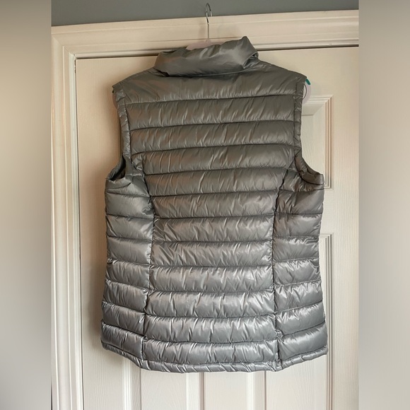 Calvin Klein Quilted Satin Women’s Silver Puffer Vest Large - Picture 2 of 6